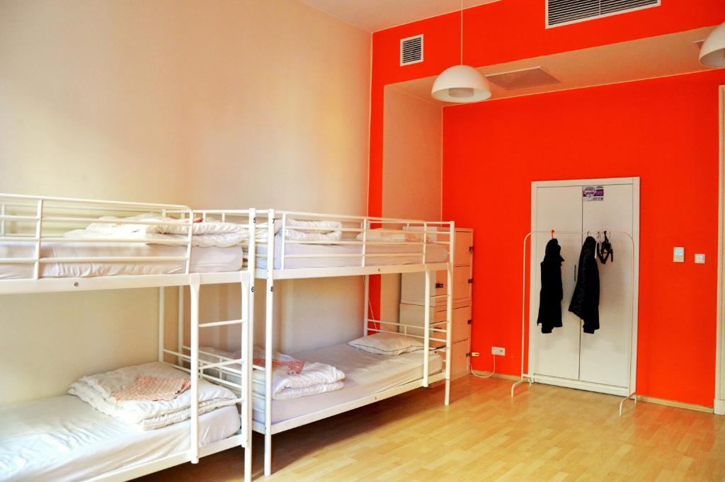 Номер (Кровать в общем 8-местном номере для мужчин и женщин), Grampa's Hostel