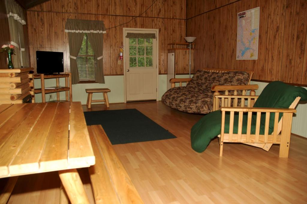 Carolina Landing Camping Resort Deluxe Cabin 4 photo 1
