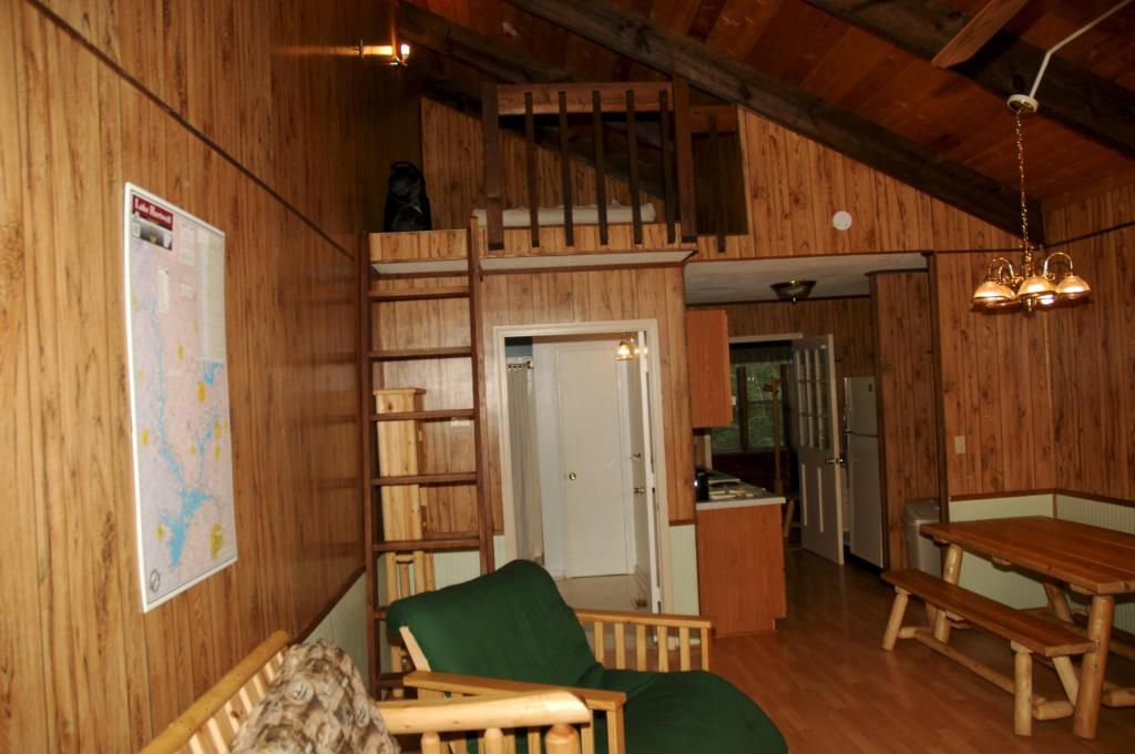 Carolina Landing Camping Resort Deluxe Cabin 6 photo 2