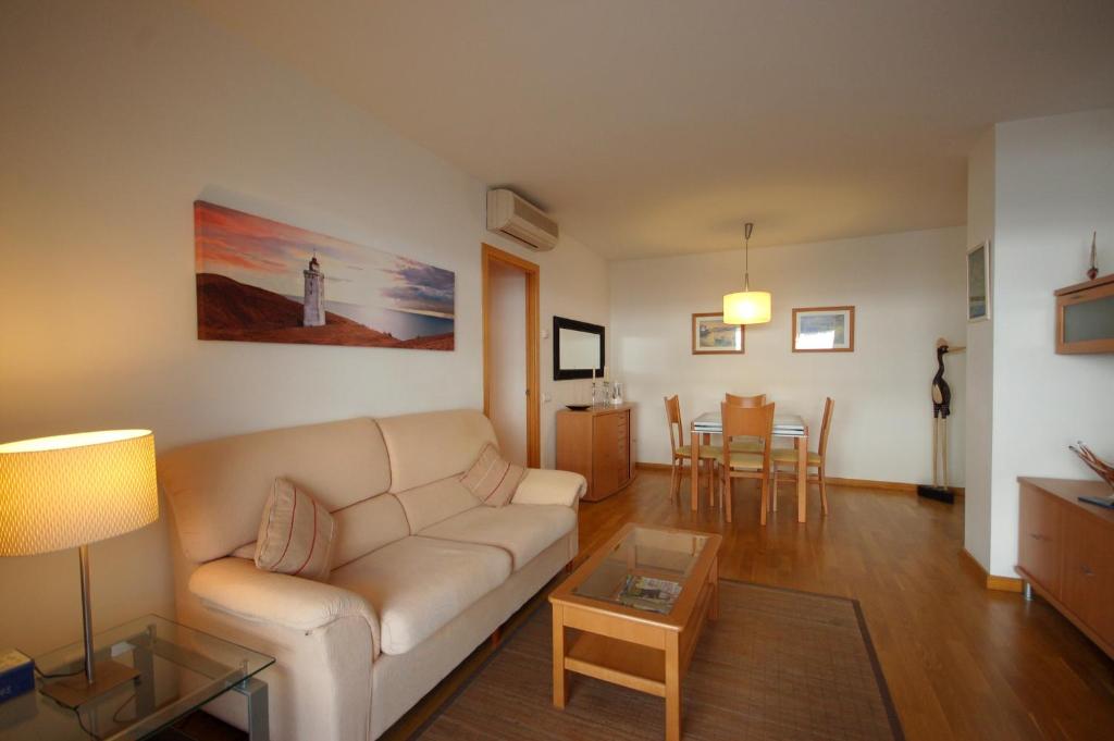 Lets Holidays Cozy Pool Apartment photo 2