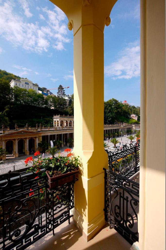 Одноместный (Одноместный номер «Комфорт», вид на колоннаду), Отель ASTORIA Hotel & Medical Spa