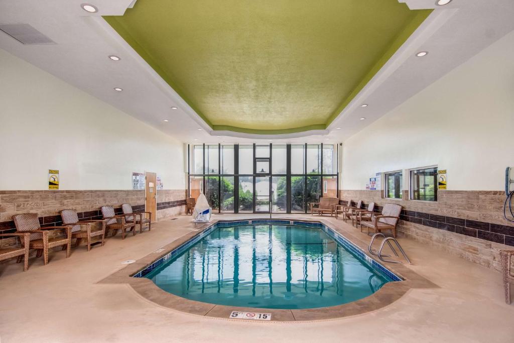 Best Western Plus The Inn at Hampton image