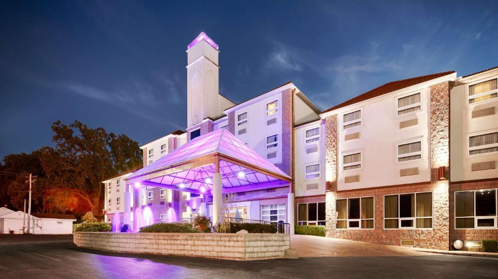 Best Western Plus Sandusky Hotel & Suites image