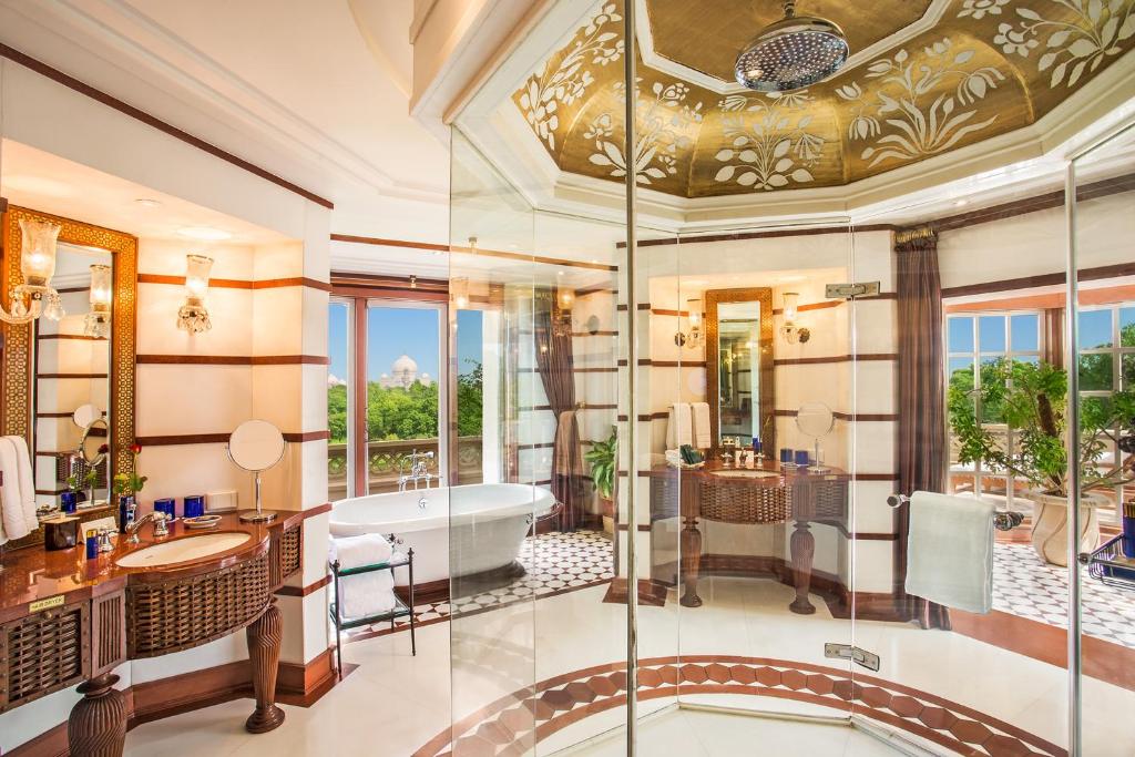Сьюит (Роскошный люкс с 2 балконами и видом на Тадж-Махал), The Oberoi Amarvilas Agra
