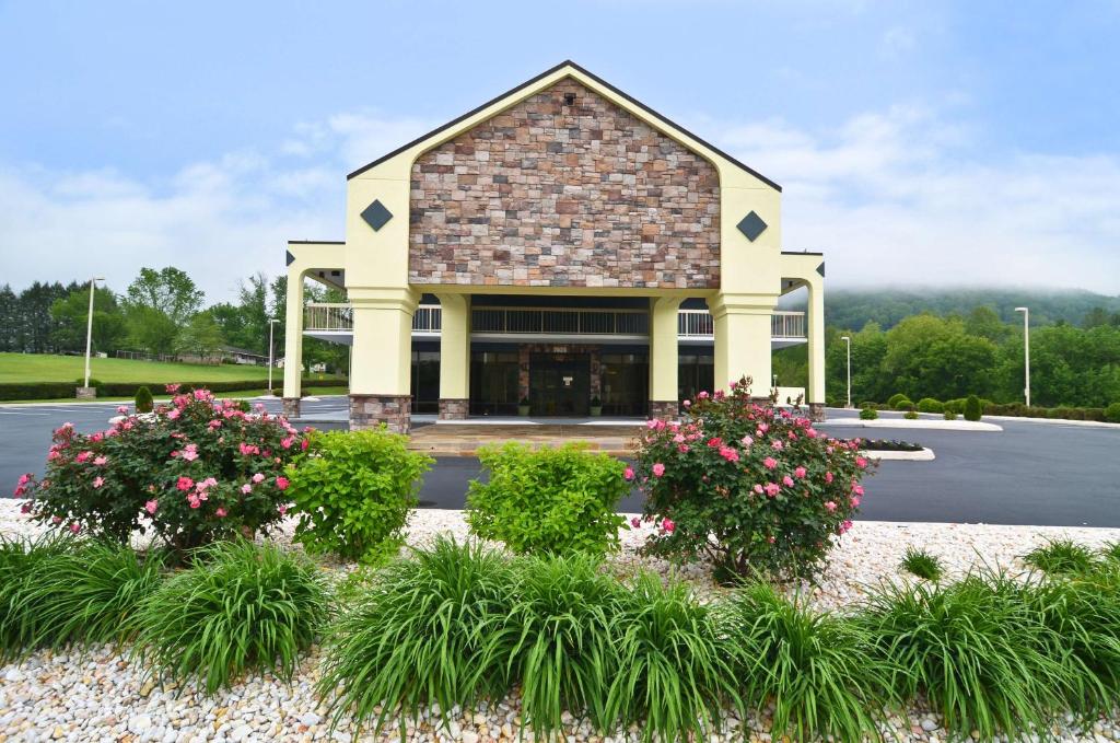 Best Western Cades Cove Inn image