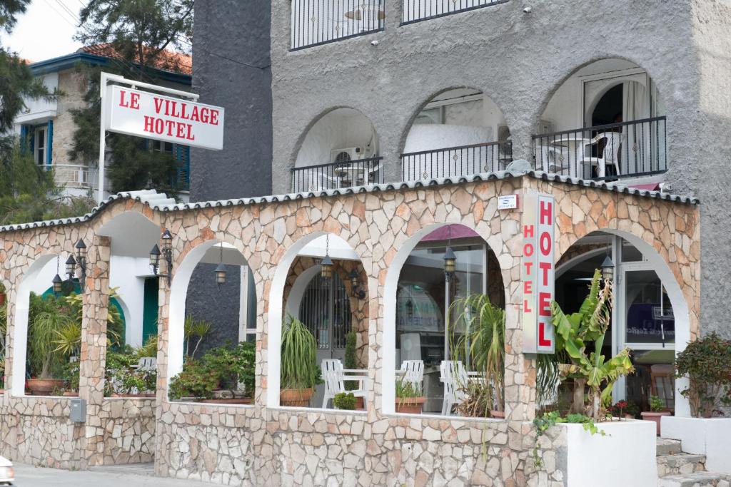 Le Village Hotel photo 2
