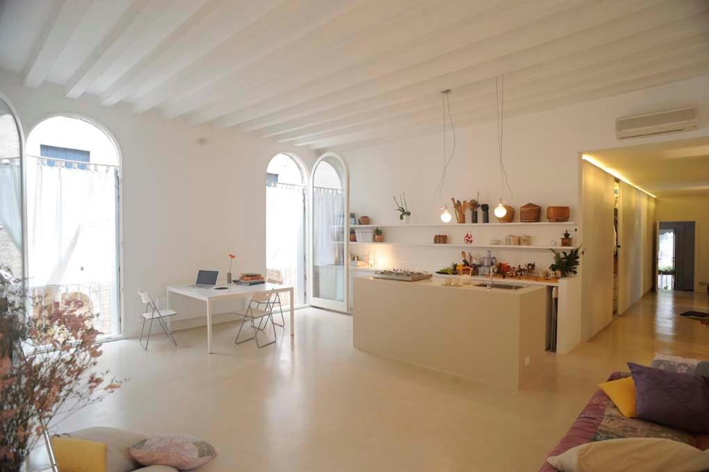 Rialto apartment canal view photo 1
