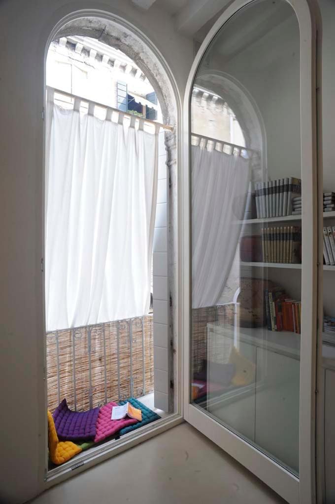 Rialto apartment canal view photo 2