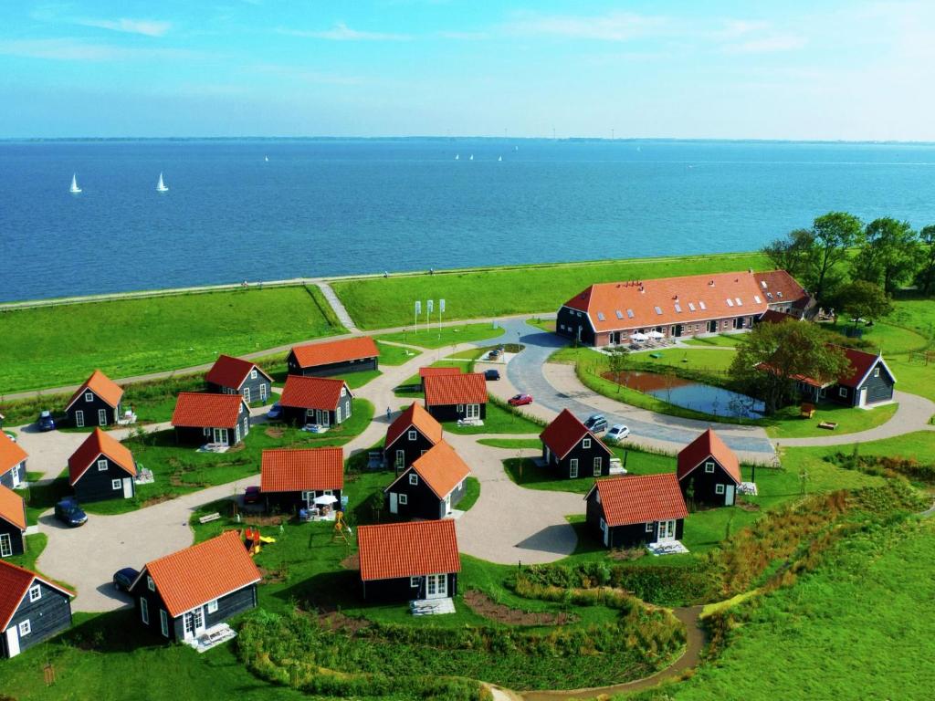 Spacious holiday home at 50 m. from the Oosterschelde