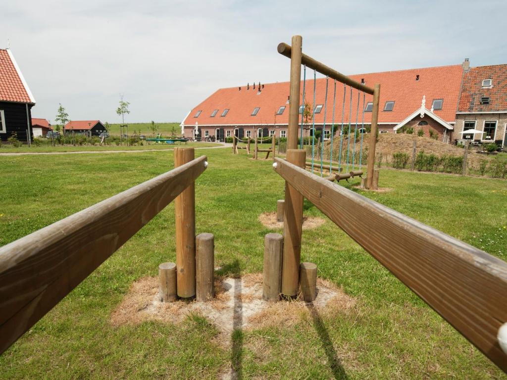 Spacious holiday home at 50 m. from the Oosterschelde photo 1