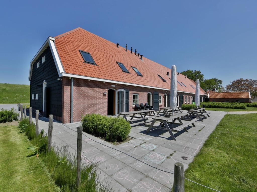 Spacious holiday home at 50 m. from the Oosterschelde photo 2