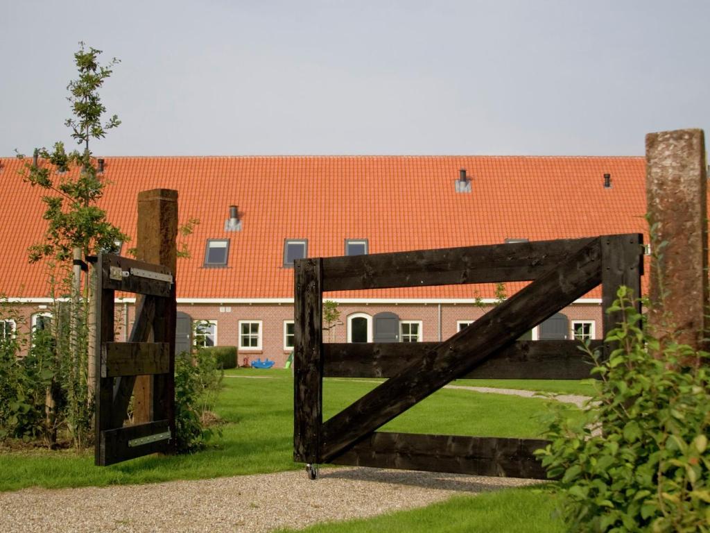 Spacious holiday home at 50 m. from the Oosterschelde photo 3