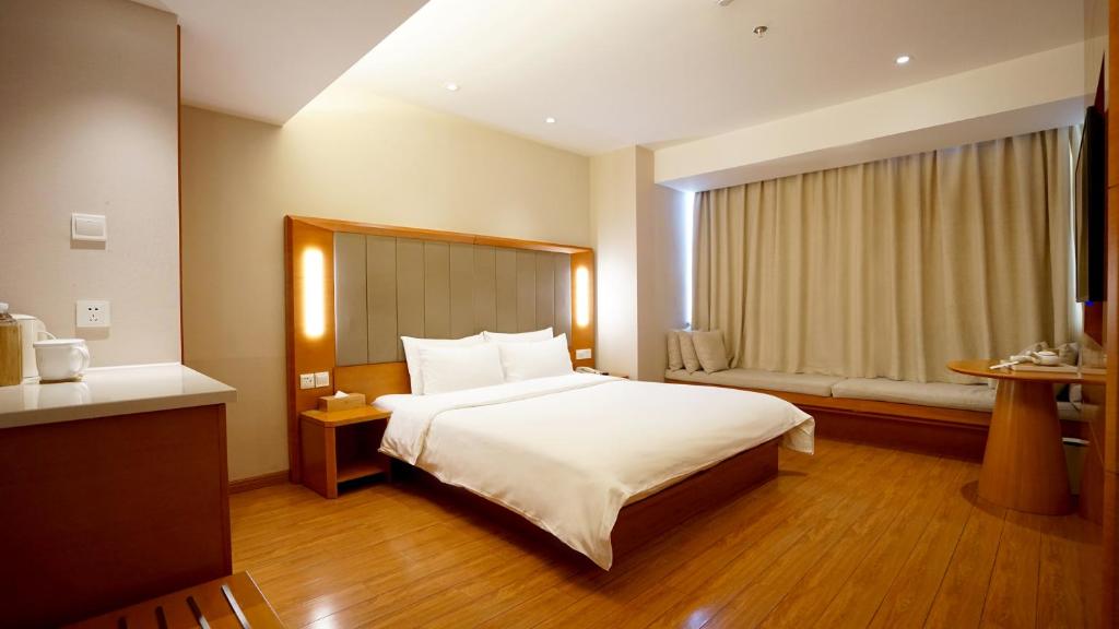 Двухместный (Улучшенный двухместный номер с 1 кроватью), JI Hotel Shanghai Railway Station West Tianmu Road