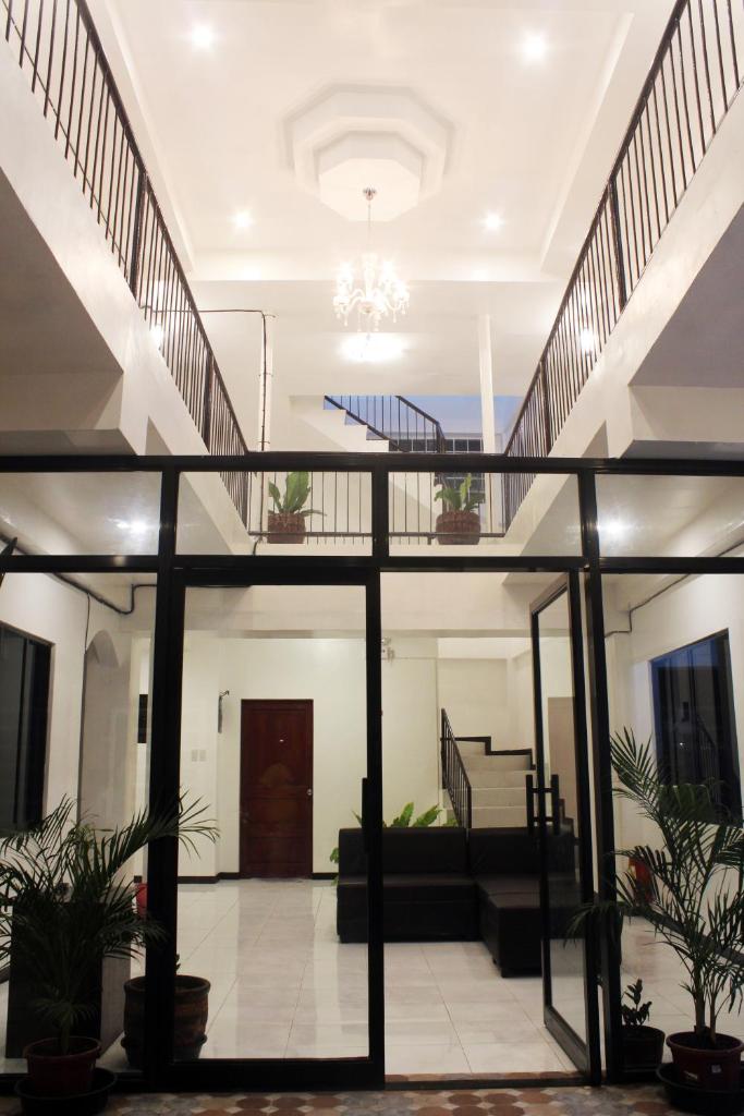 Luna Oslob Travellers Inn photo 2