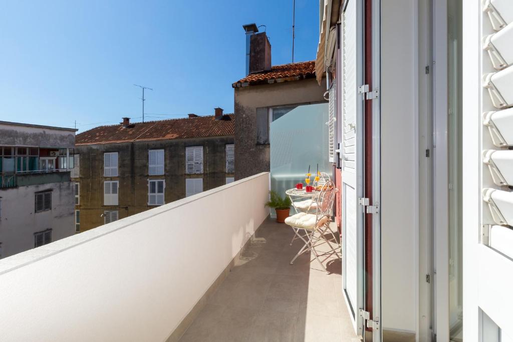 Central Boutique Apartments with balconies, in walking distance to the sea photo 3