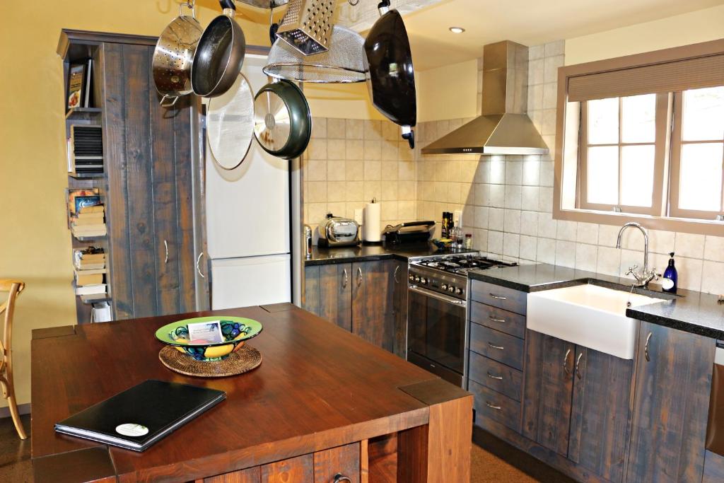 Huntington Stables Retreat Accommodation - Tap to explore photos