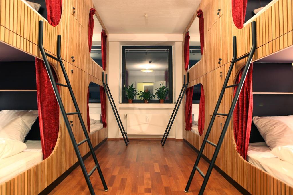Номер (Односпальная кровать в 8-местном общем номере), Hostel die Wohngemeinschaft