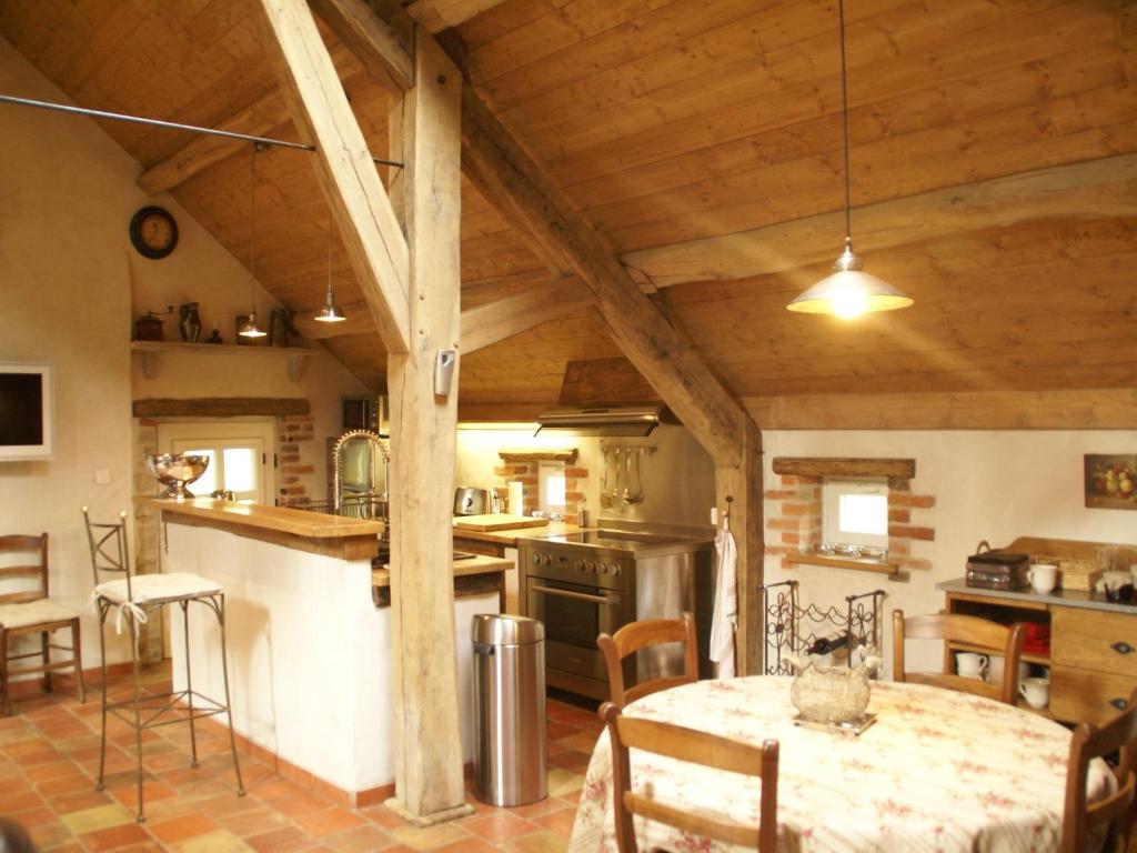 Unique Holiday Home with Pool in Combreux Centre photo 3