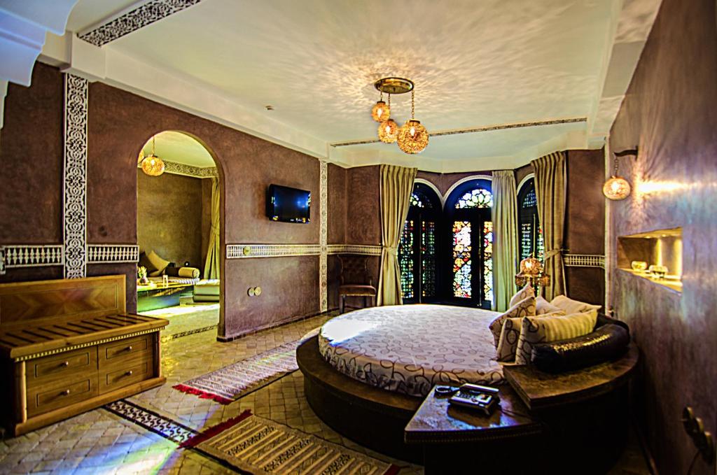 Сьюит (Посольский люкс с гидромассажной ванной), Palais Ommeyad Suites & Spa