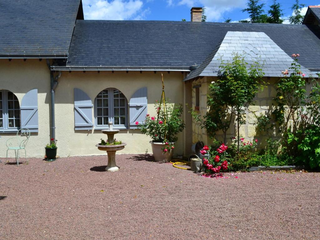 Cozy Holiday Home in Brion with Swimming Pool photo 2