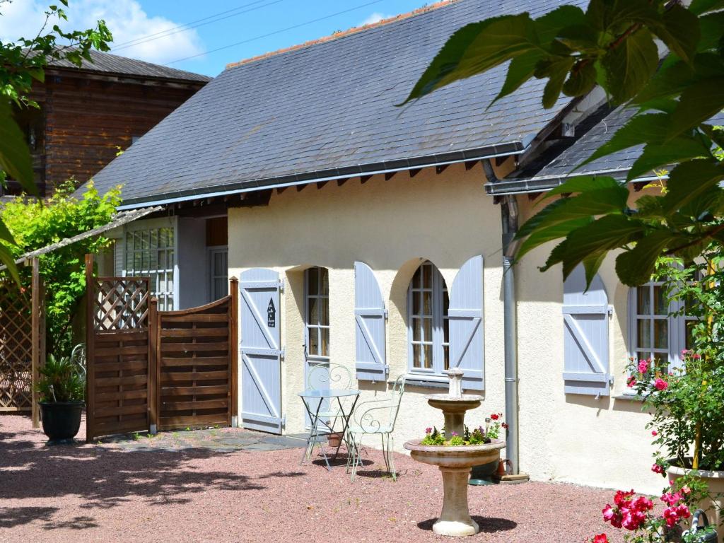 Cozy Holiday Home in Brion with Swimming Pool photo 3