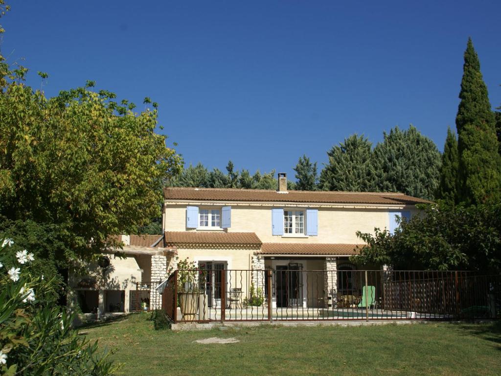 Modern Holiday Home in Le Thor with a Pool photo 1