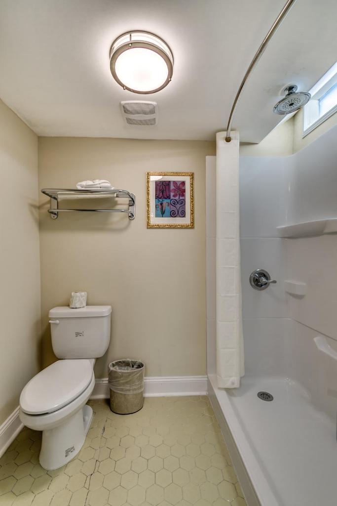 Beachcomber Inn & Suites photo 3
