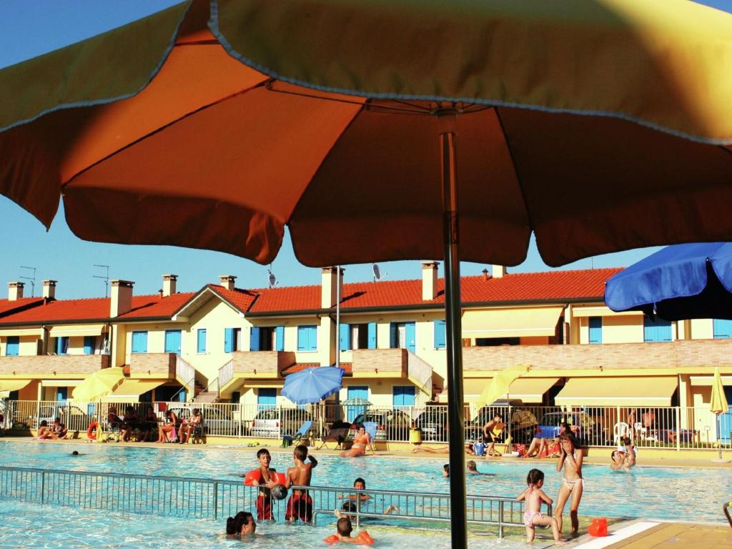 6 Person Apartment in Rosolina Mare with Swimming Pool photo 4