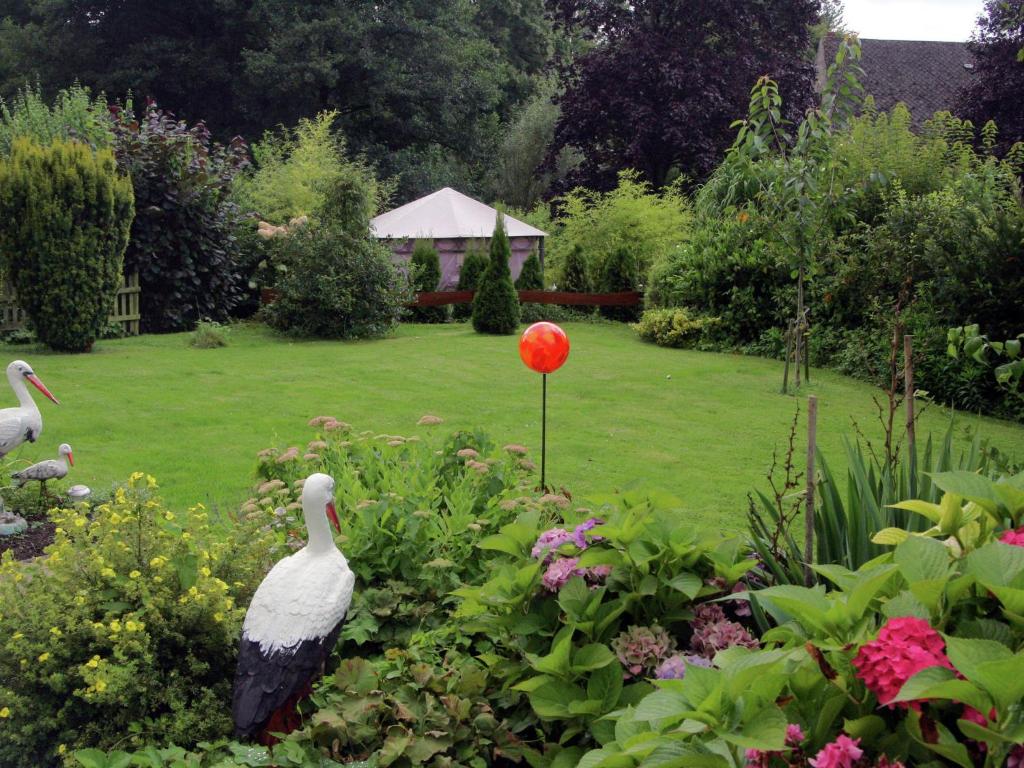 Attractive apartment in Bellenberg with garden photo 4
