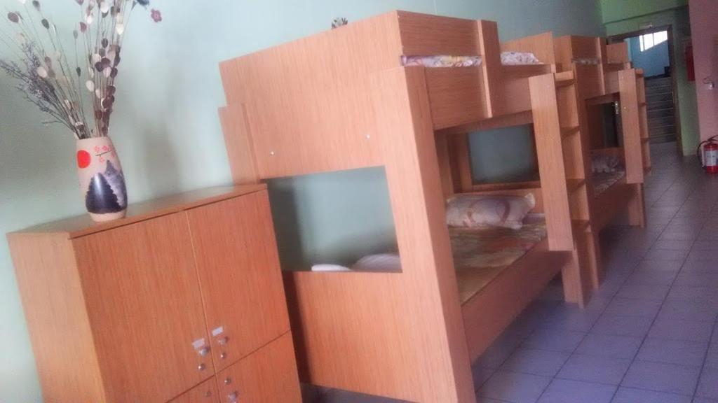 Номер (Односпальная кровать в общем номере), Small Funny World Athens