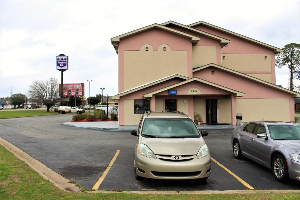 Knights Inn Albany image