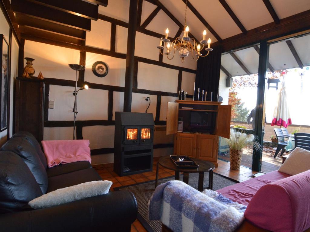 Holiday home with an Ardennian style, boasting a large terrace, located in Coo photo 3