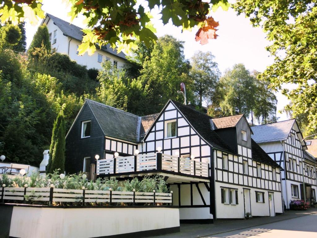 Stylish holiday home near a ski resort photo 2