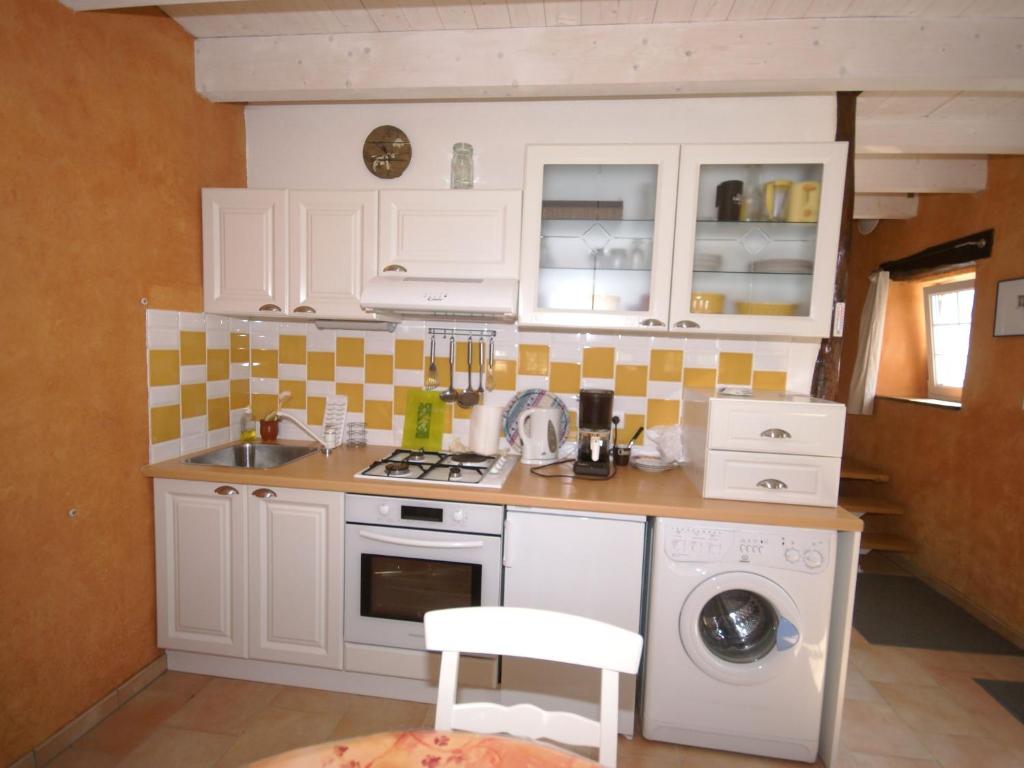 Cosy holiday home with garden photo 4