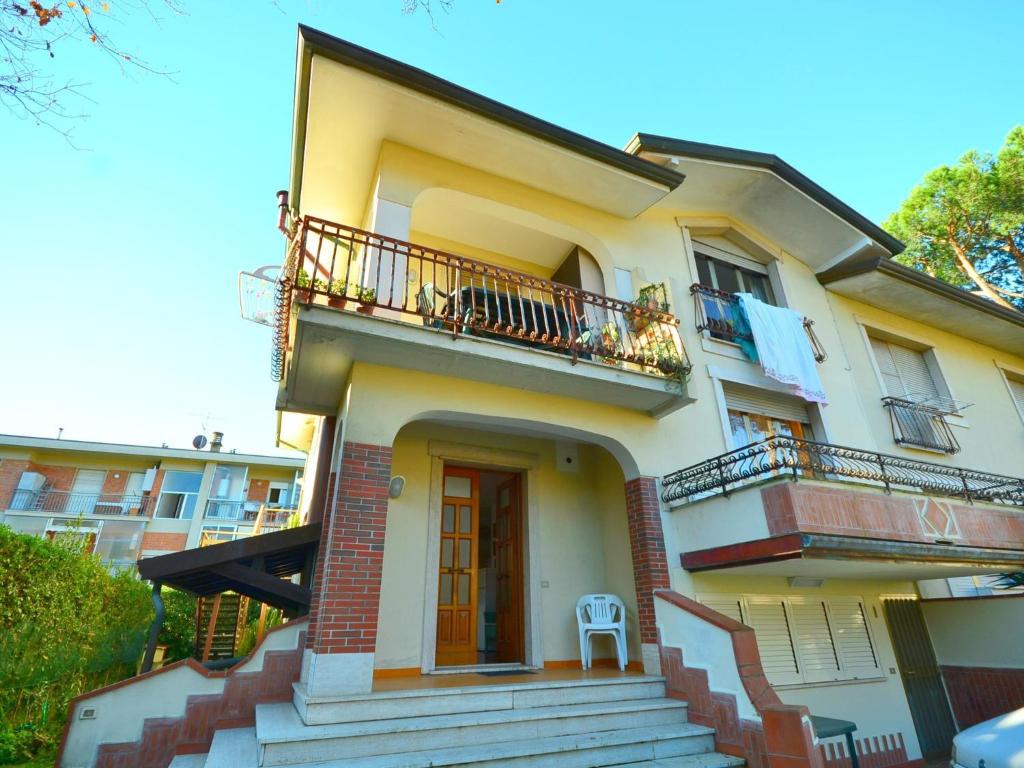 Modern Holiday Home in Massa with Garden photo 1
