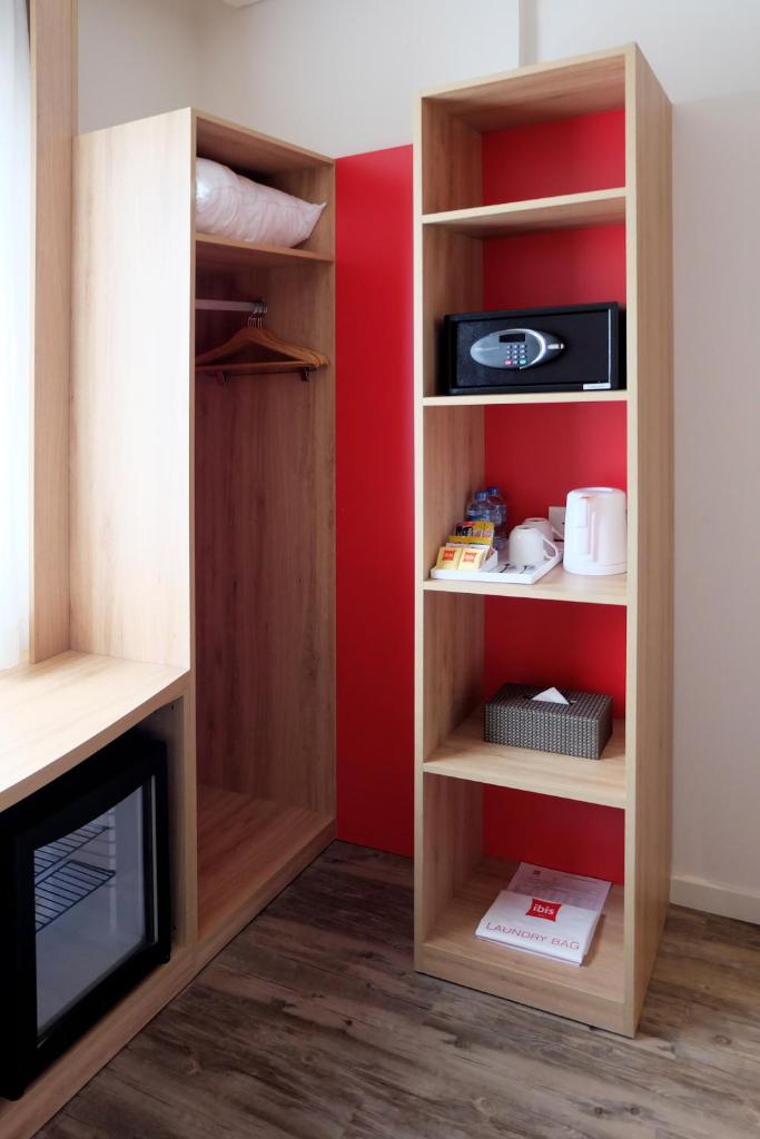 Двухместный (Standard Queen Room - Complimentary Round-trip Airport Transfer upon request), Ibis Saigon Airport