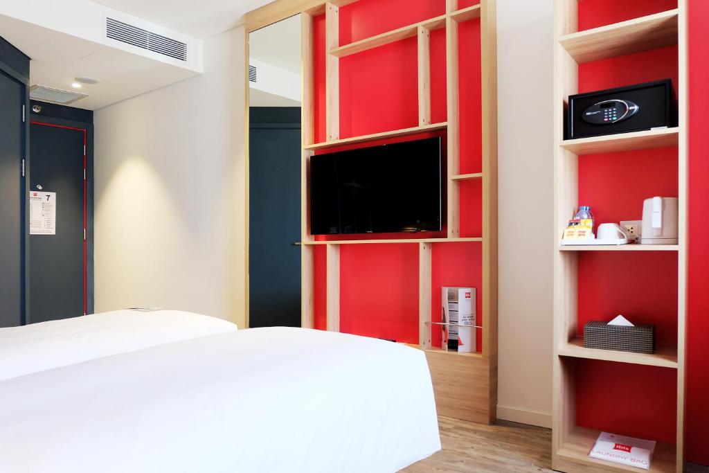 Двухместный (Standard Twin Room -Complimentary Round-trip Airport Transfer upon request), Ibis Saigon Airport