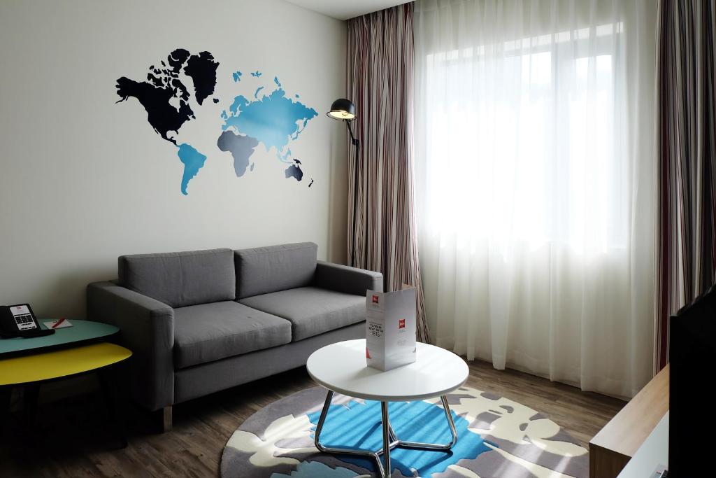 Студио (King Studio - Complimentary Round-trip Airport Transfer upon request), Ibis Saigon Airport
