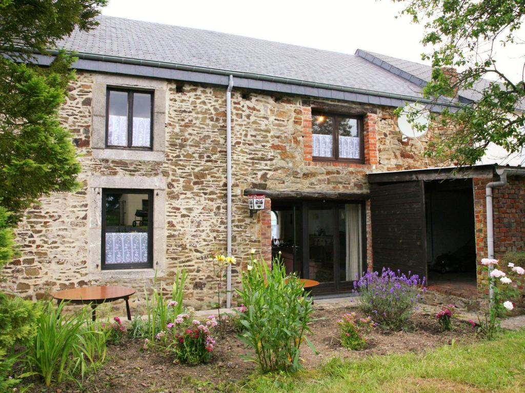 Charming Country Cottage in Winenne with Garden photo 1