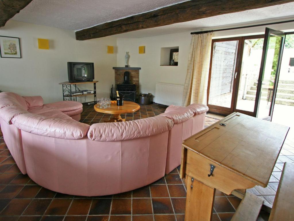 Charming Country Cottage in Winenne with Garden photo 3