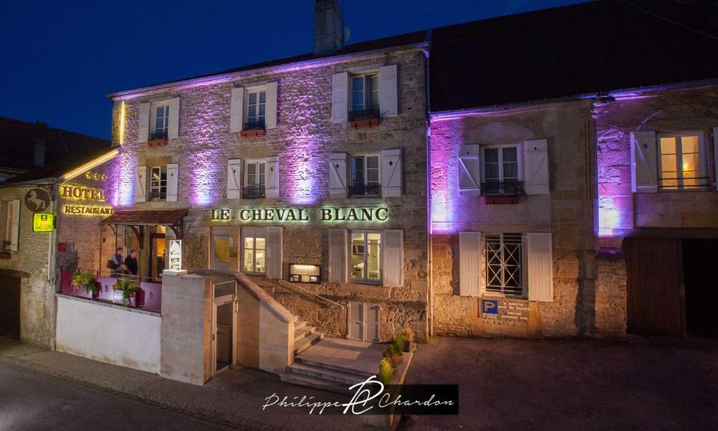 Logis Hôtel Le Cheval Blanc photo 3