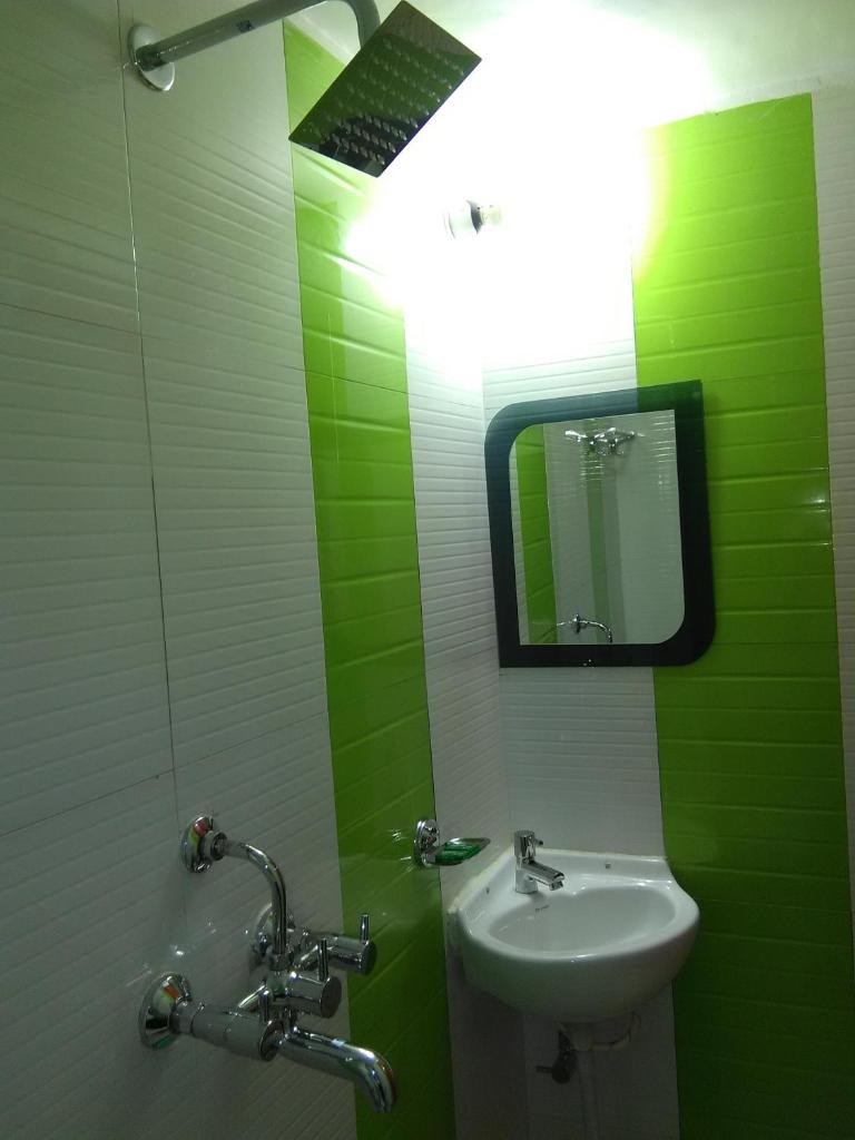 Двухместный (Двухместный номер Делюкс с 1 кроватью и душем), Bhadra Kali Guest House