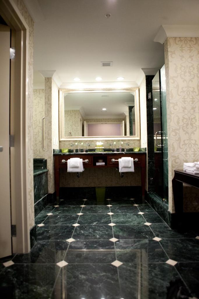 Town & Country Inn and Suites photo 4