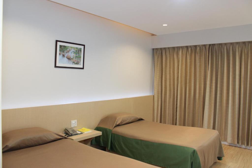 Двухместный (Двухместный номер Делюкс с 2 отдельными кроватями), Charoen Hotel