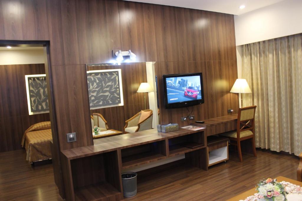 Сьюит (Люкс), Charoen Hotel
