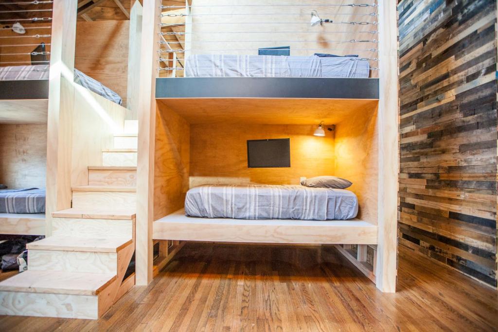 Номер (Односпальная кровать в общем номере для мужчин и женщин), PodShare Venice