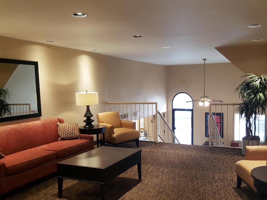 Suburban Studios Columbus - Dublin photo 3