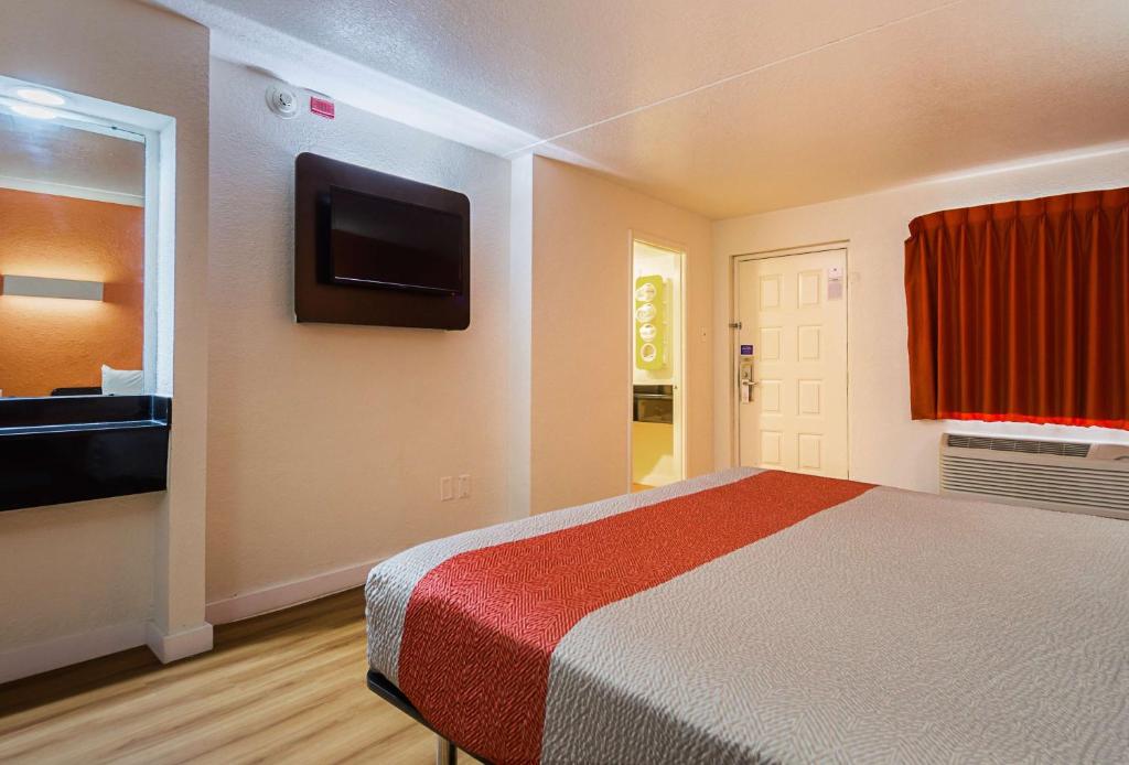 Motel 6-Garland, TX - Northeast Dallas photo 1
