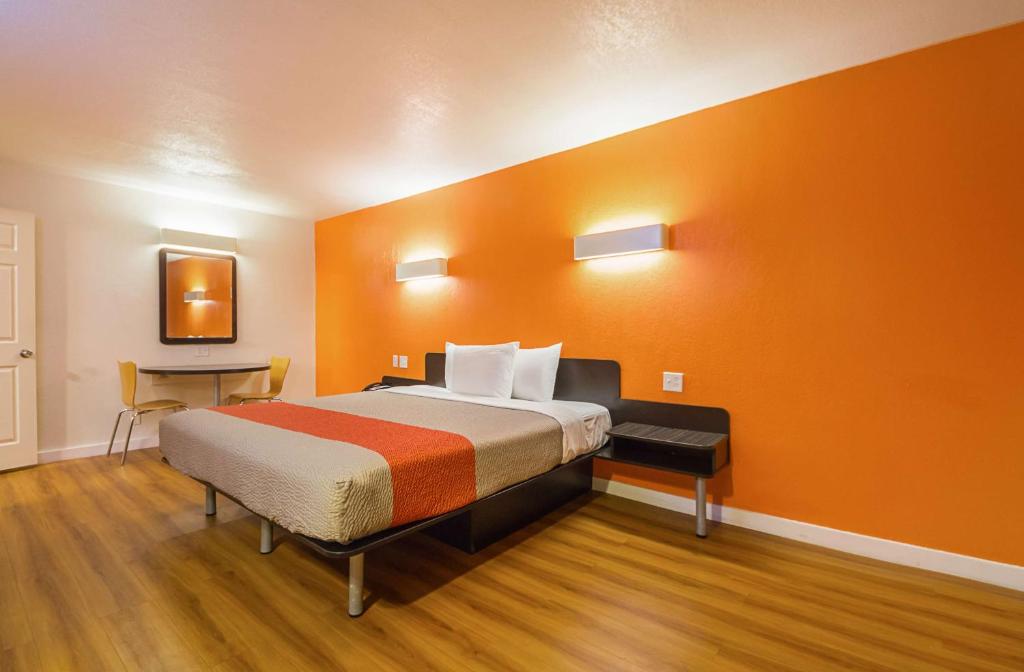Motel 6-Garland, TX - Northeast Dallas photo 2