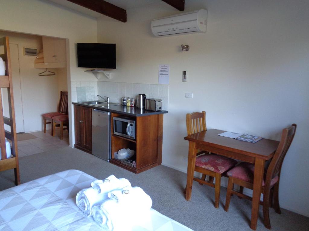 Off Mountain Accommodation photo 3
